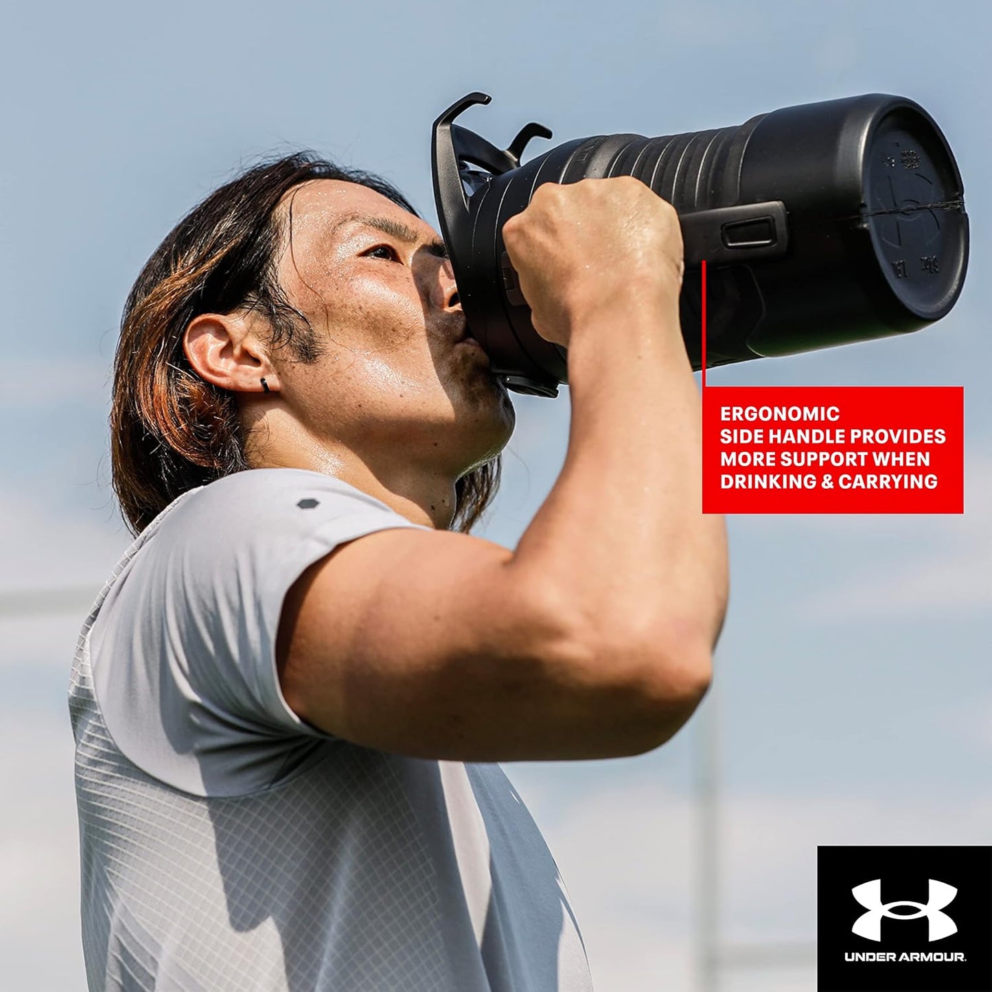 Under Armour 32 oz Insulated Water Bottles - Sports Water Jug with Handle, Fence Hook, Leak Resistant for Baseball, Football & More, 32 oz Water Bottles, Sports Water Bottle Insulated